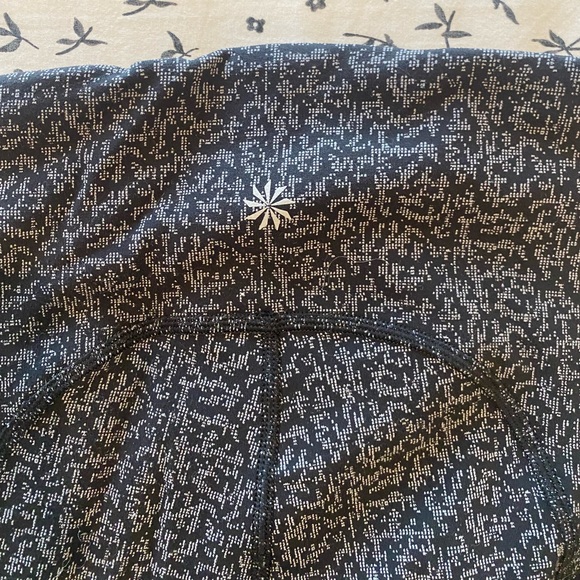 Athleta “Ultimate Stash Pocket 7/8 textured Tight” leggings reflective pattern - Picture 4 of 9